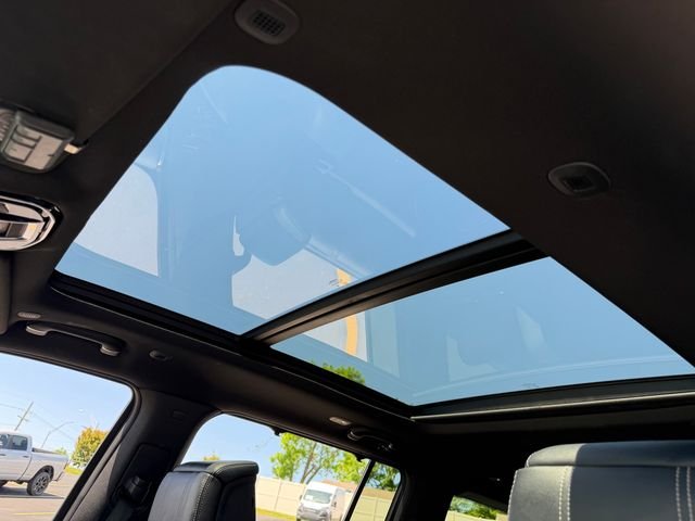 Used 2024 White Jeep  image 37