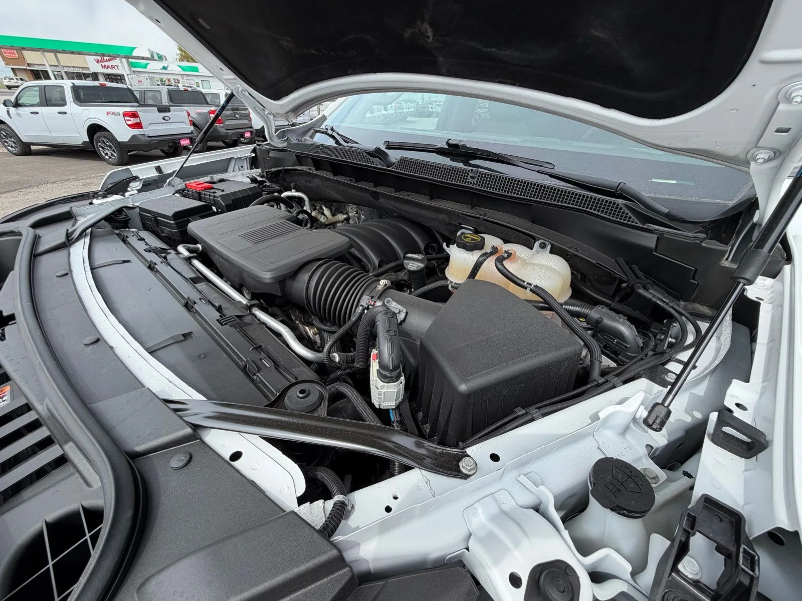 Used 2025 White Chevrolet LT image 36