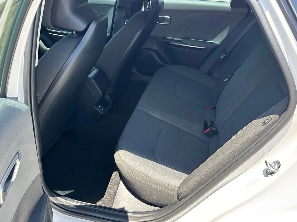 New 2026 Snow White Pearl Kia LXS image 21