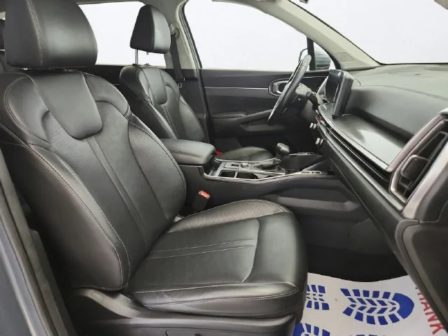 Used 2025 Everlasting Silver Kia EX image 28