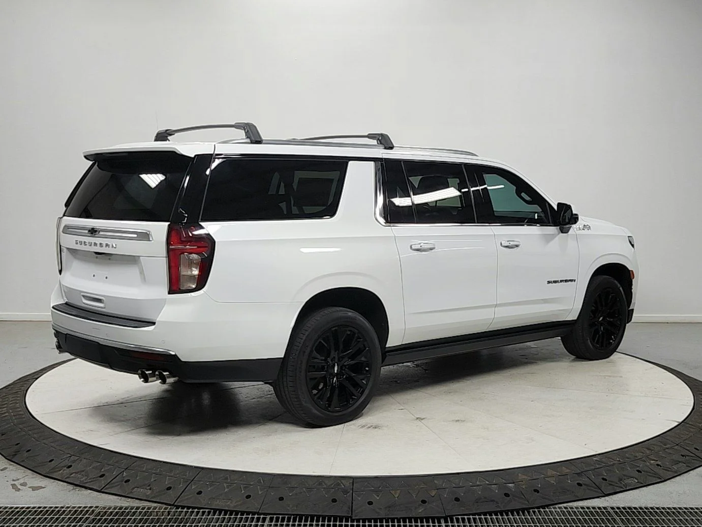 Used 2021 Summit White Chevrolet High Country image 7