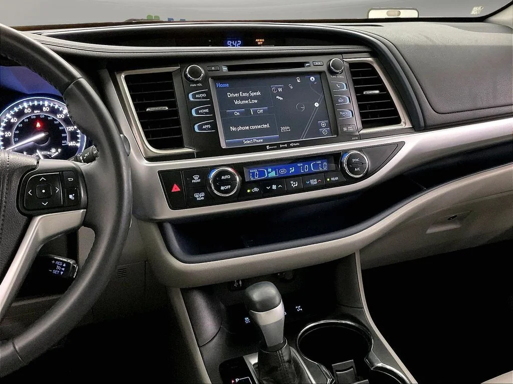Used 2016 Gray Toyota XLE V6 image 9
