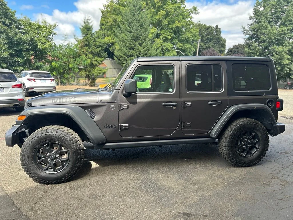 Used 2018 Crystal Metallic Jeep Unlimited Rubicon image 10