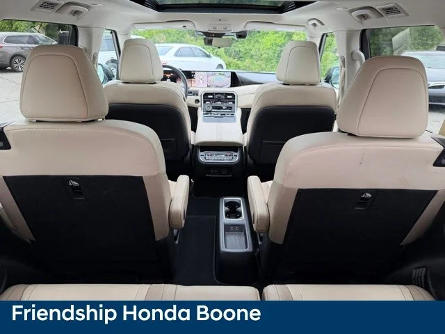 Used 2025 White Nissan Platinum Reserve image 46