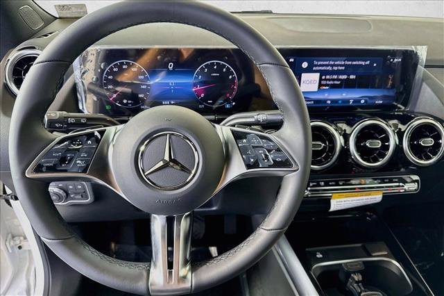 New 2026 Polar White Mercedes-Benz GLA 250 image 41