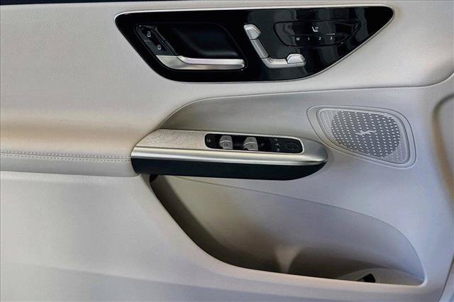 New 2026 Polar White Mercedes-Benz GLC 300 image 45