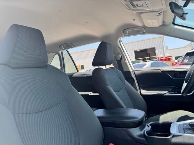 2025 Toyota RAV4 LE - Photo 15