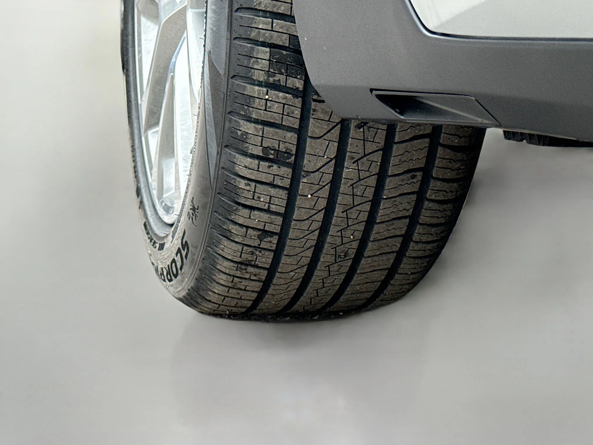 New 2026 Skyscraper Grey Metallic BMW sDrive40i image 42
