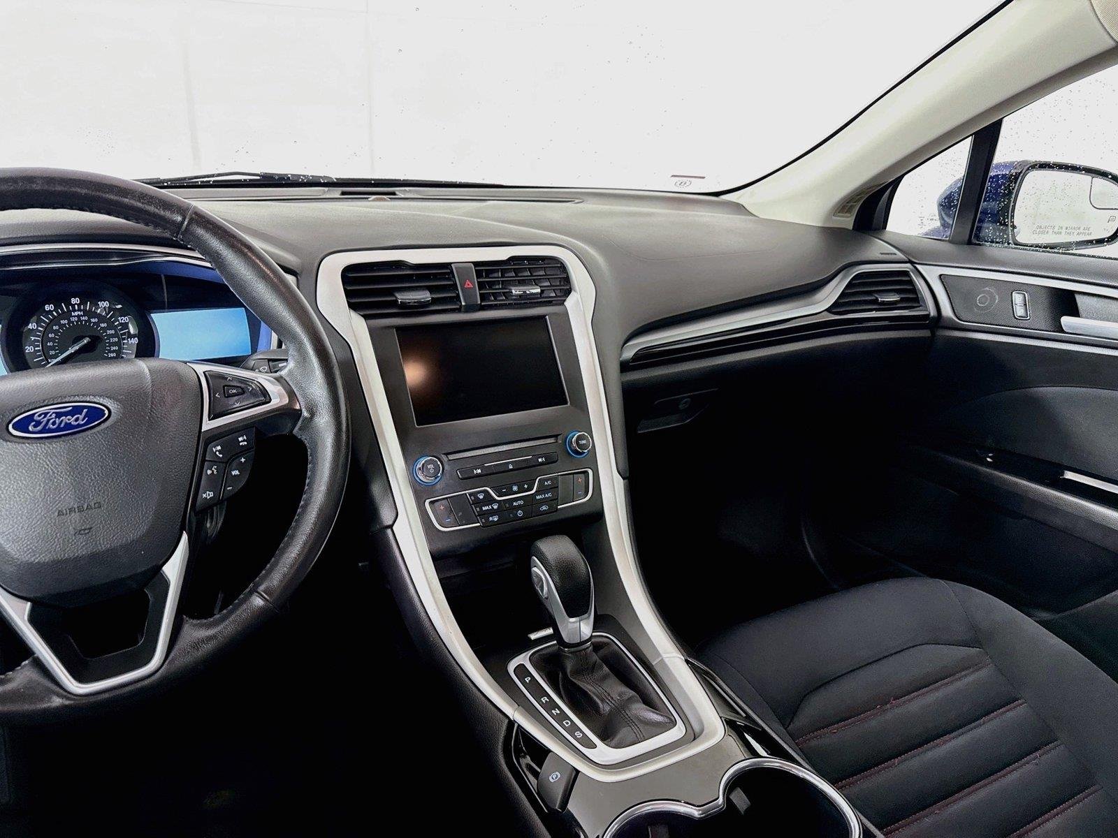 Used 2016 Deep Impact Blue Ford SE image 31
