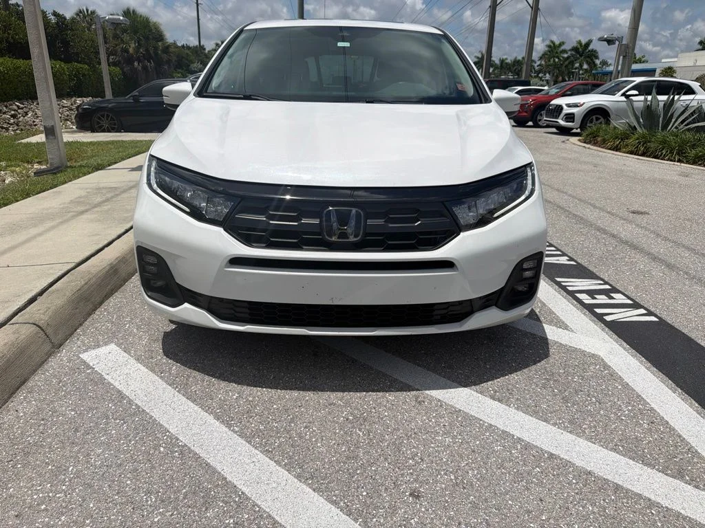 Certified Used 2025 Platinum White Pearl Honda EX-L image 8