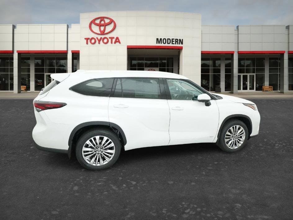 New 2026 Wind Chill Pearl Toyota Hybrid Platinum image 22