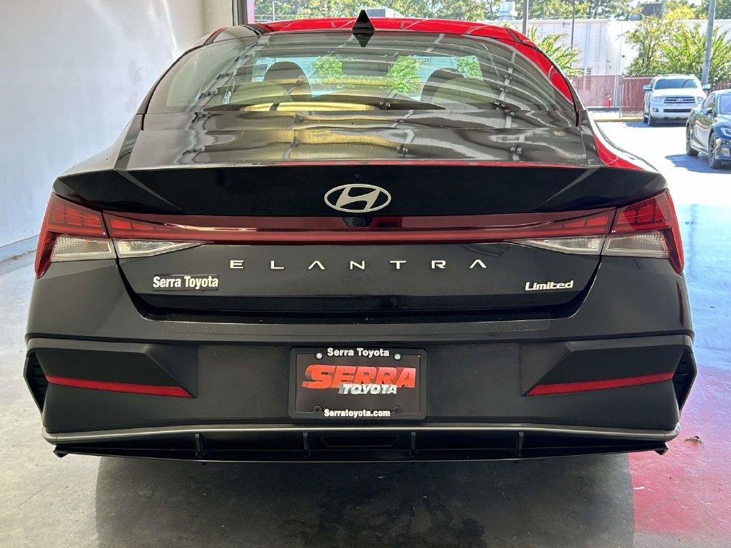 Used 2025 Black Hyundai Limited image 4