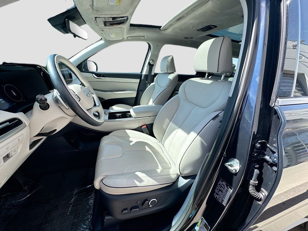 Used 2023 White Hyundai Calligraphy image 24