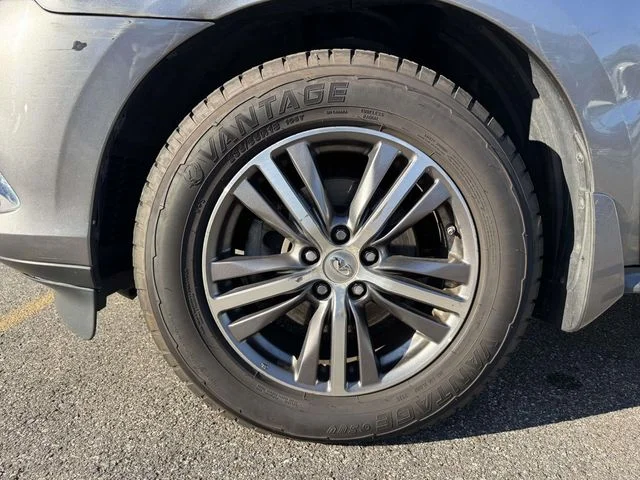 Used 2018 Gray INFINITI Base image 12