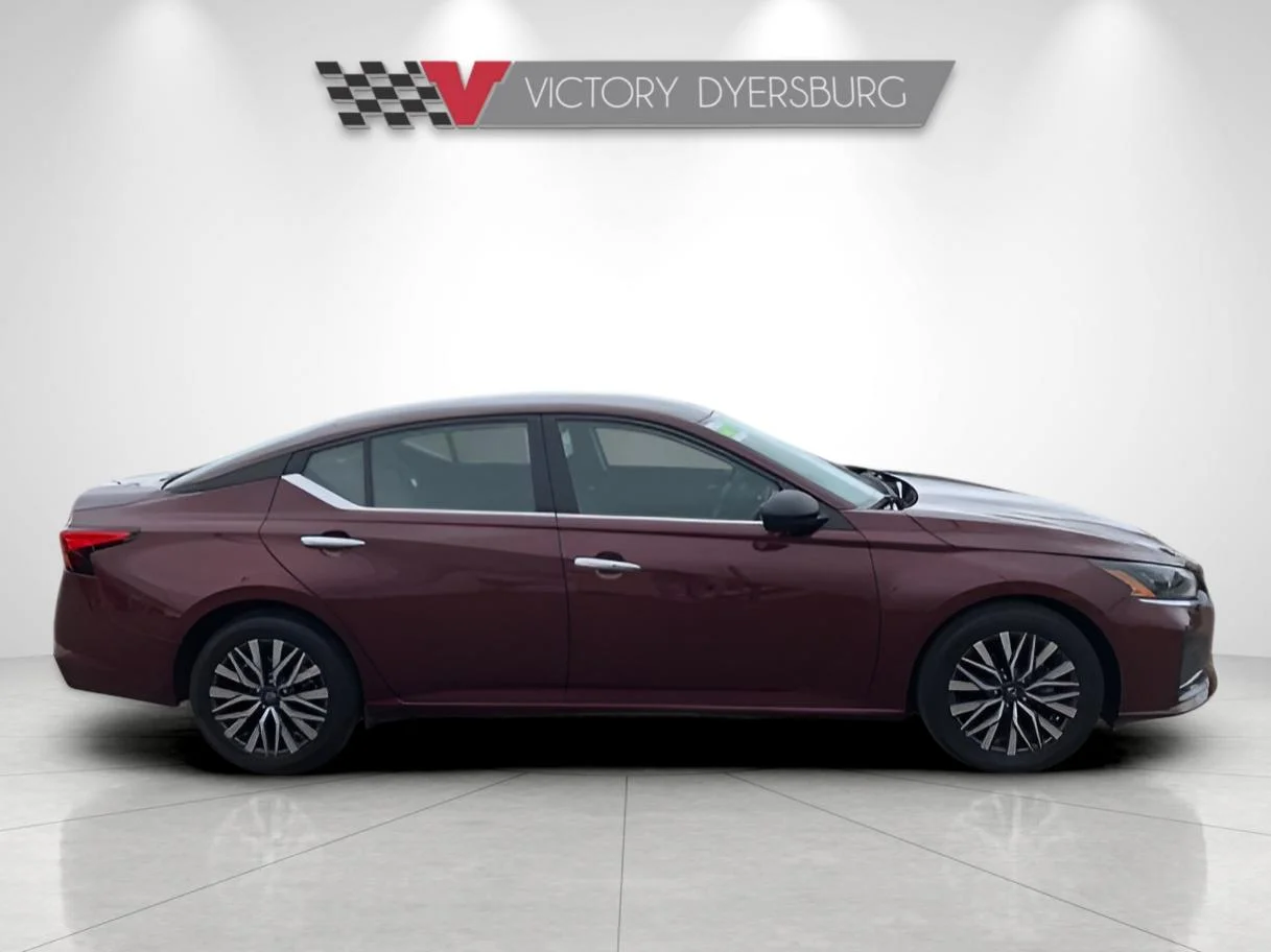 Used 2025  Nissan 2.5 SV image 9