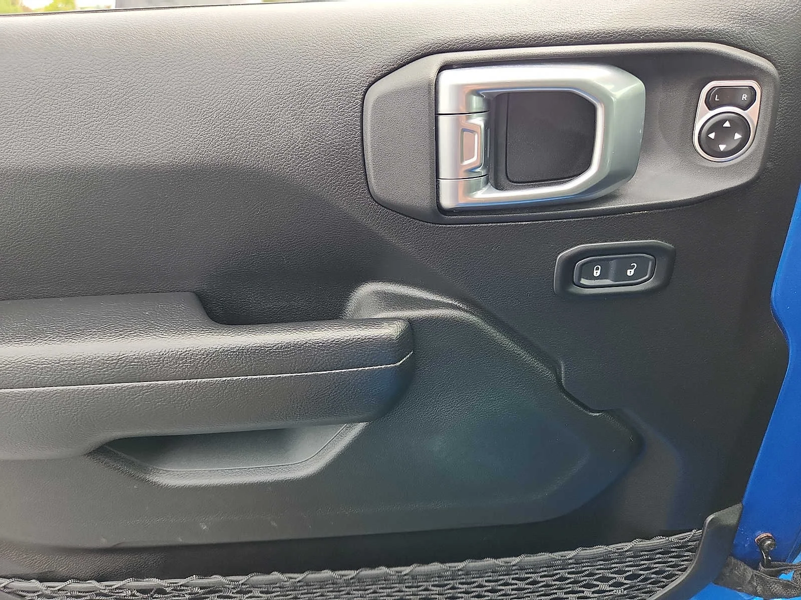 Used 2024 Hydro Blue Pearlcoat Jeep Sport S image 23
