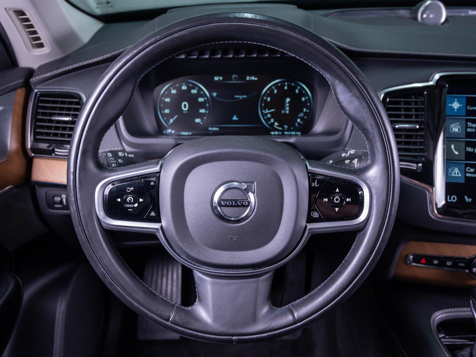Used 2018 Onyx Black Metallic Volvo Inscription image 16