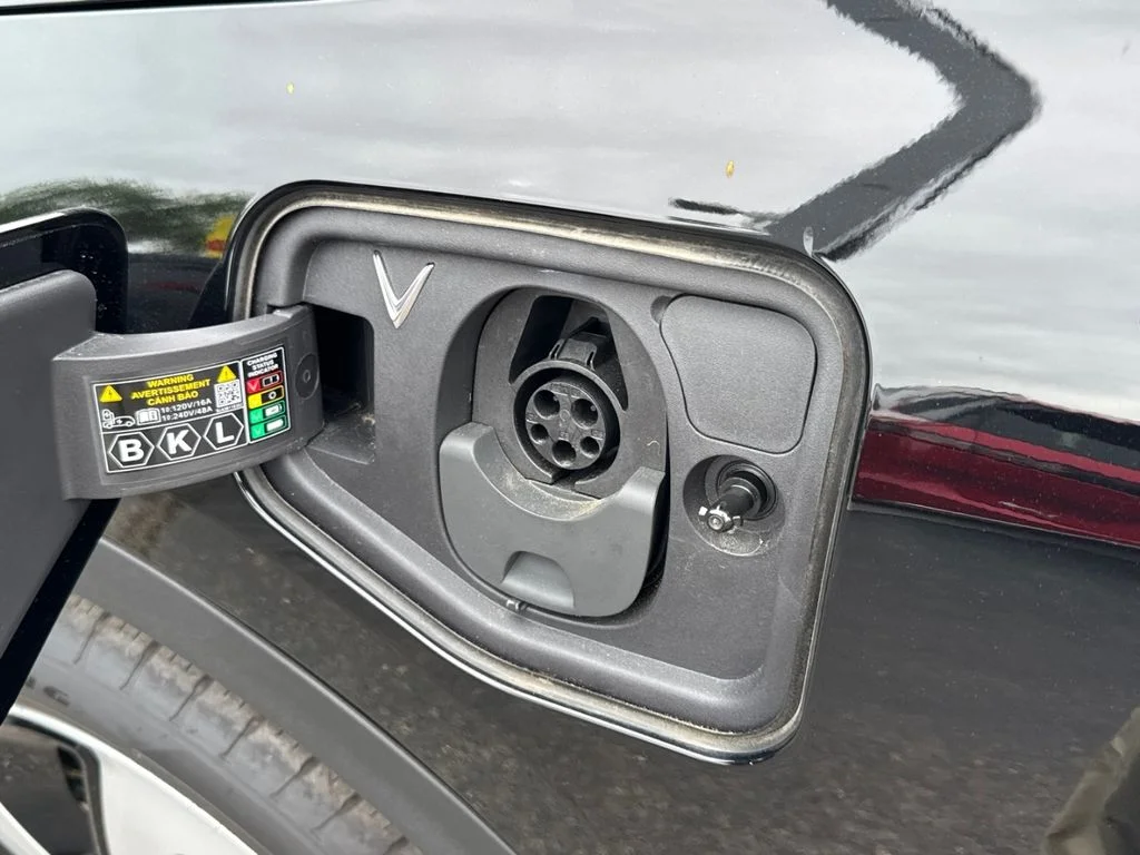 2025 VinFast VF 8 Eco - Photo 7