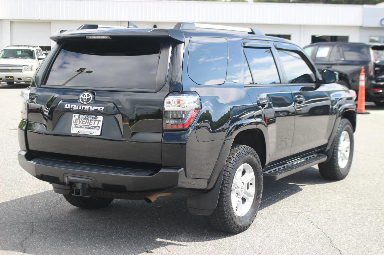 Used 2022 Black Toyota SR5 image 7