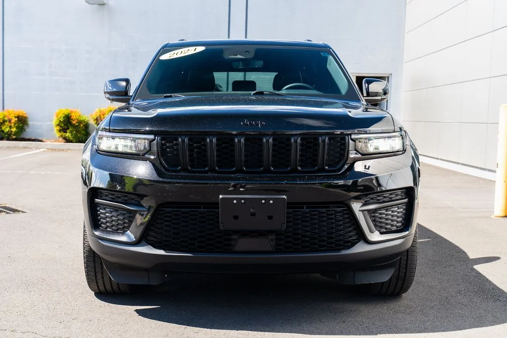 Used 2024 Black Jeep Altitude X image 2
