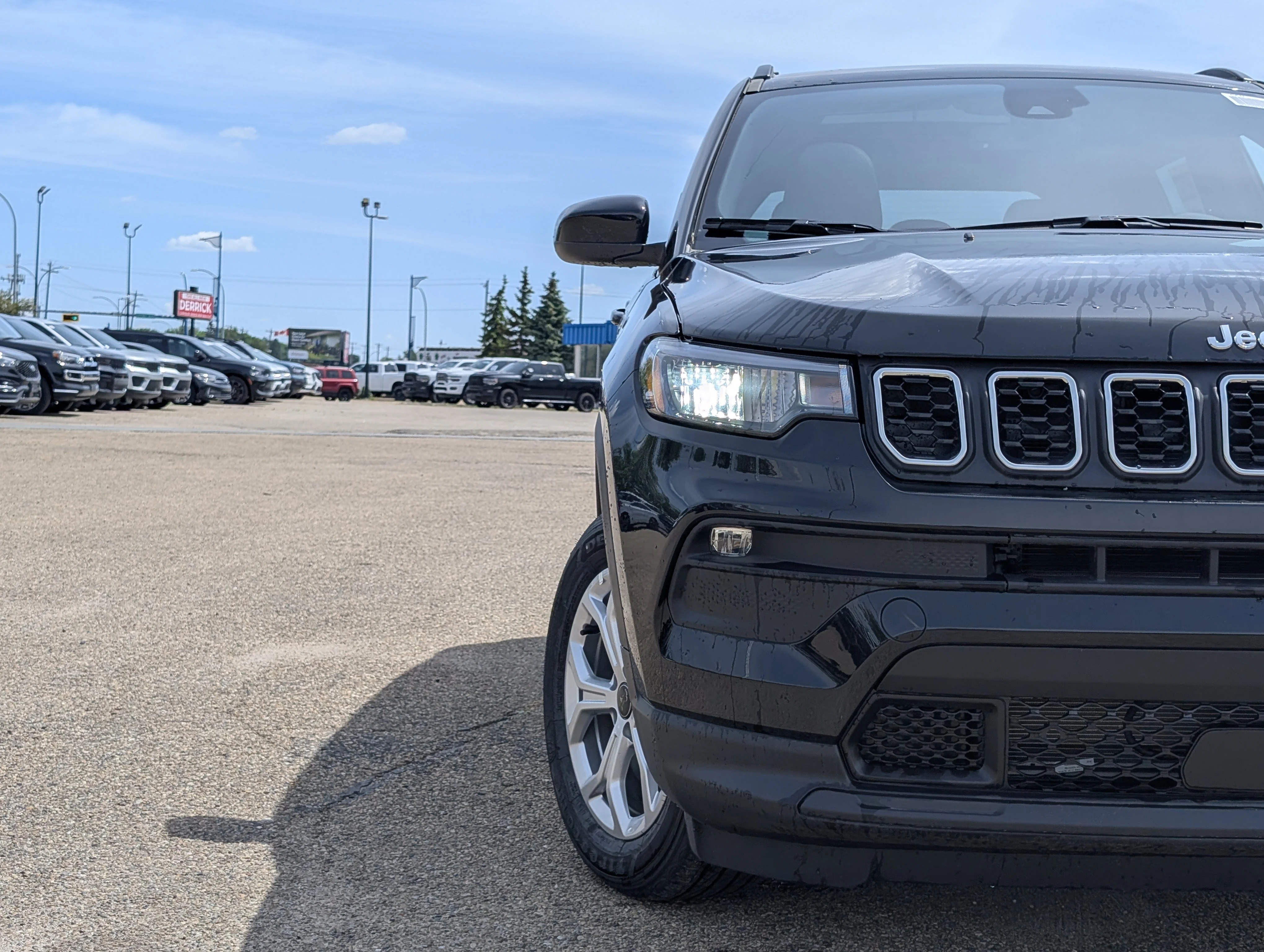 New 2026 Diamond Black Crystal Pearl Jeep North image 11
