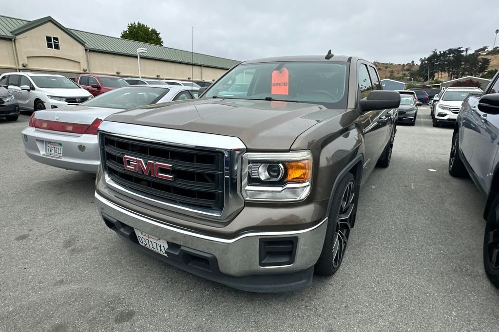 Used 2015 Bronze Alloy Metallic GMC Base image 3