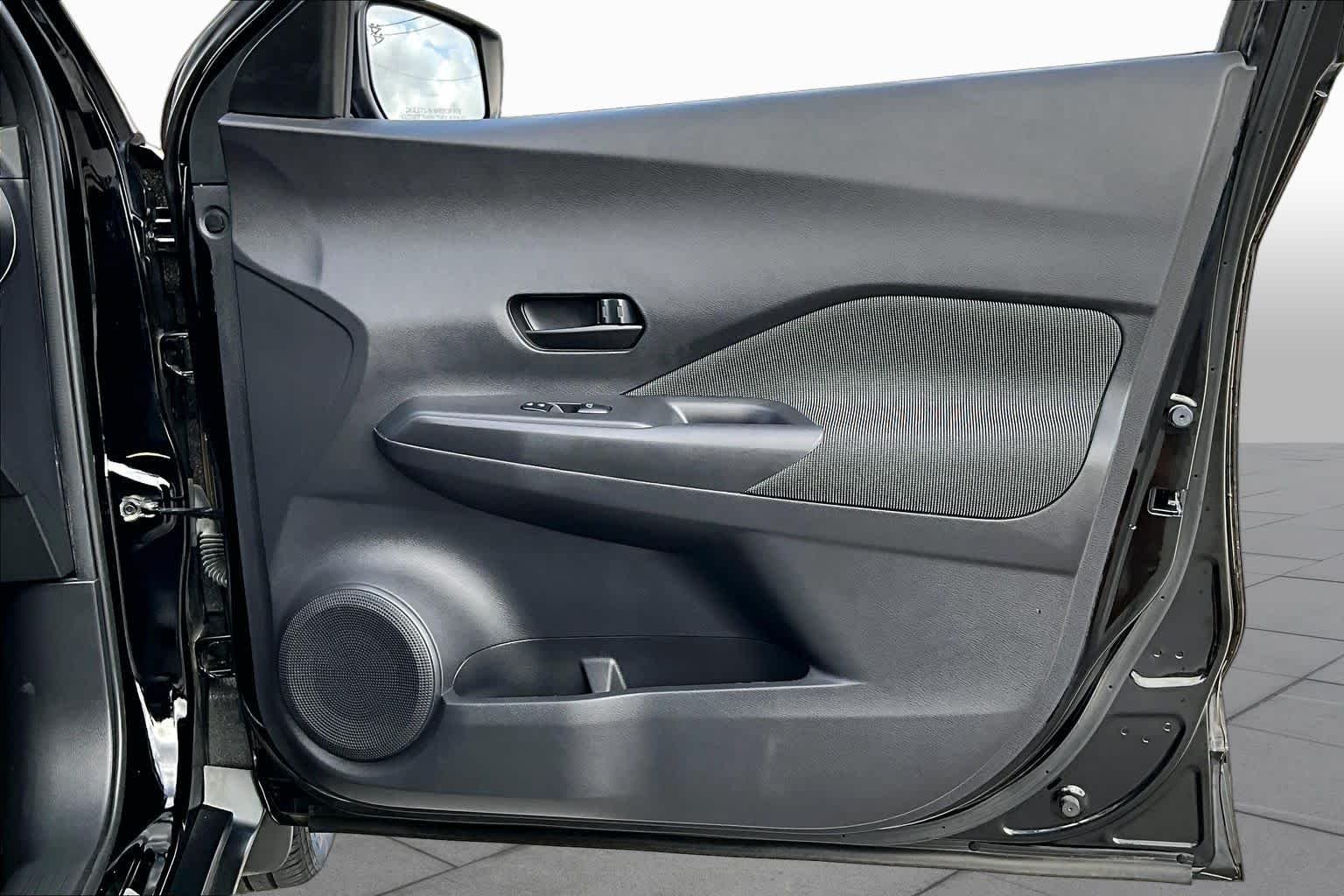 Used 2019 Super Black Nissan S image 23