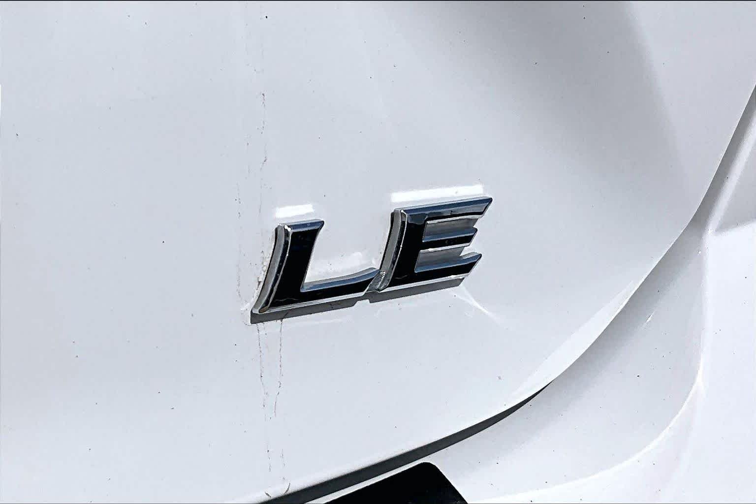 Used 2025 Ice Cap Toyota LE image 10