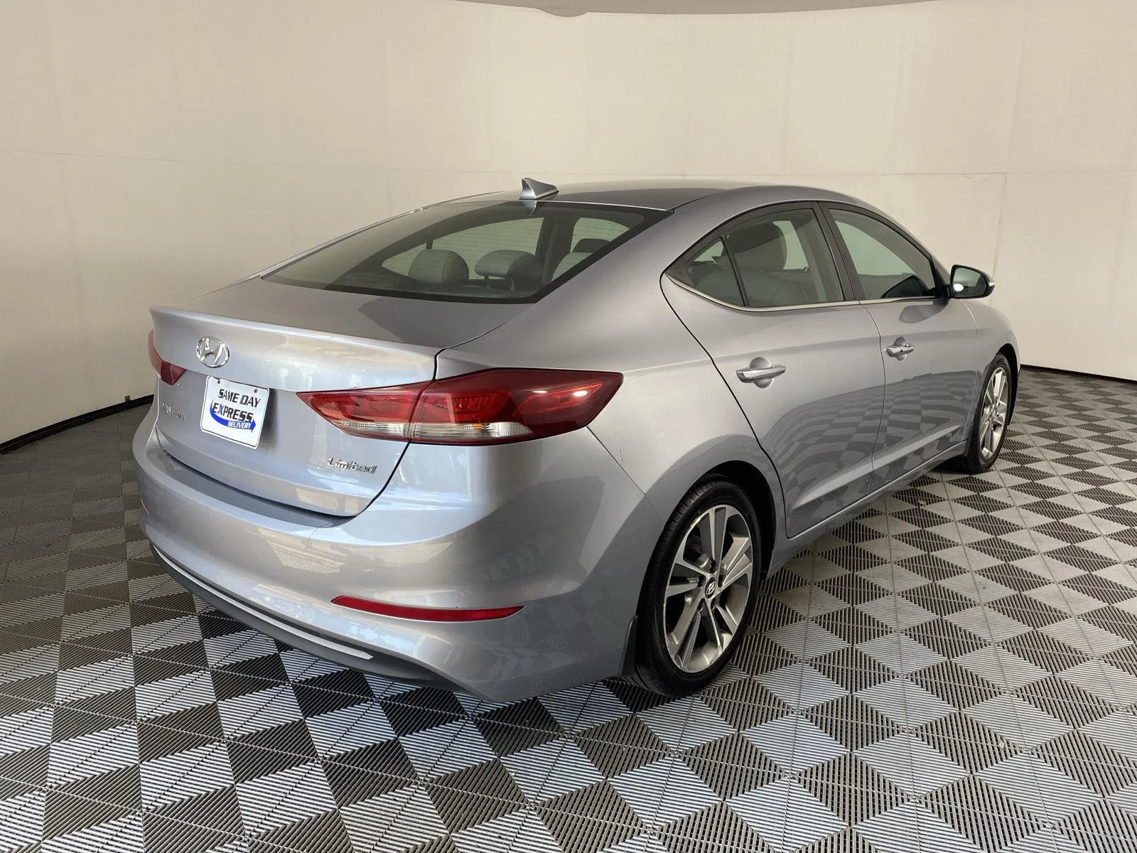 Used 2017 Shale Gray Metallic Hyundai Limited image 8