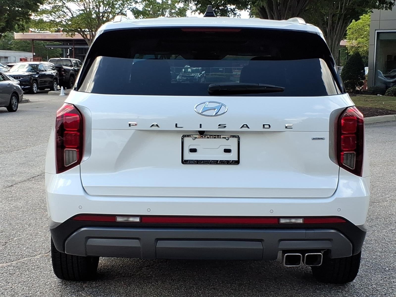 Used 2024 Hyper White Hyundai SEL 7P image 9