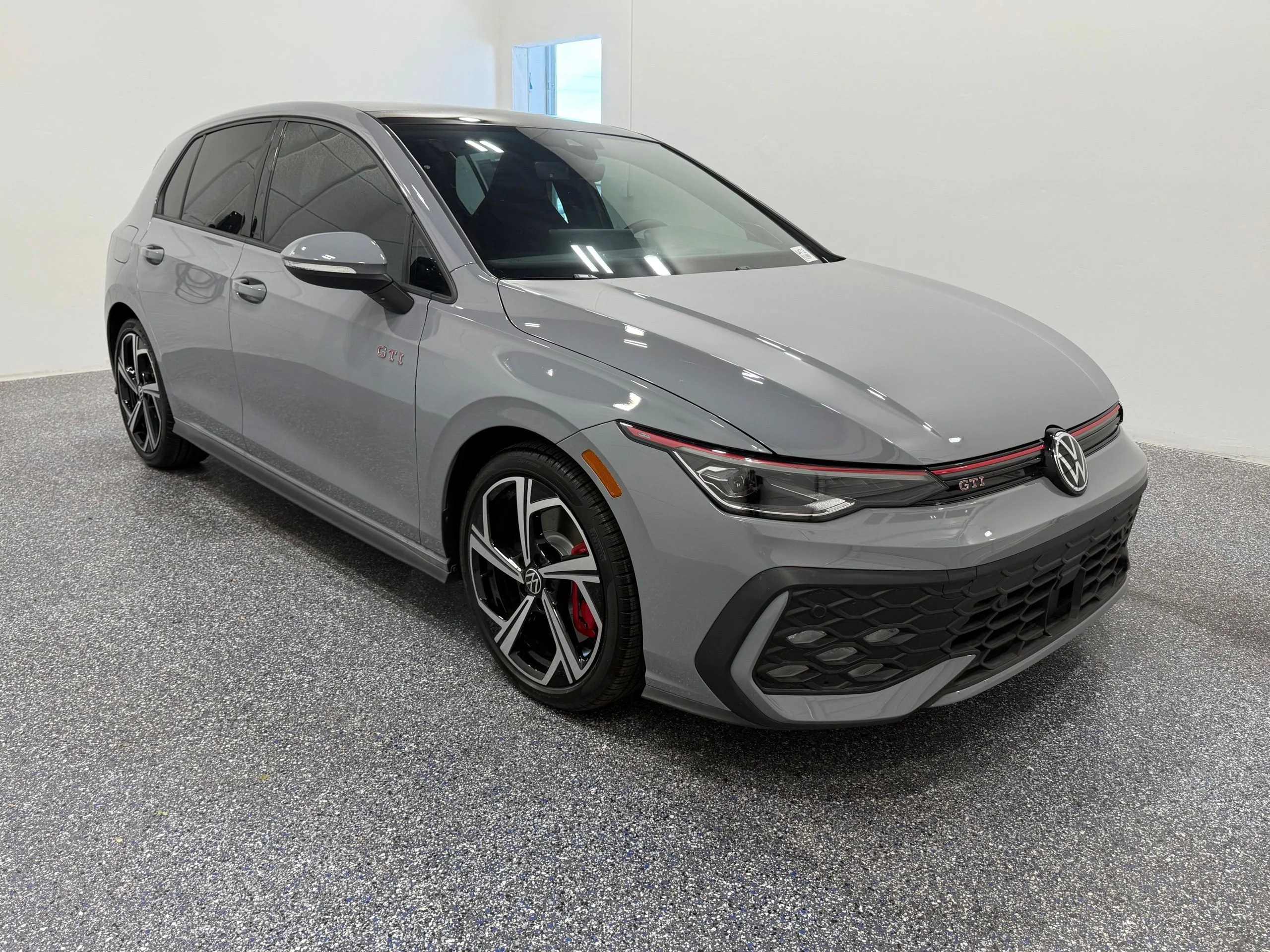 2025 Volkswagen Golf GTI SE - Photo 9