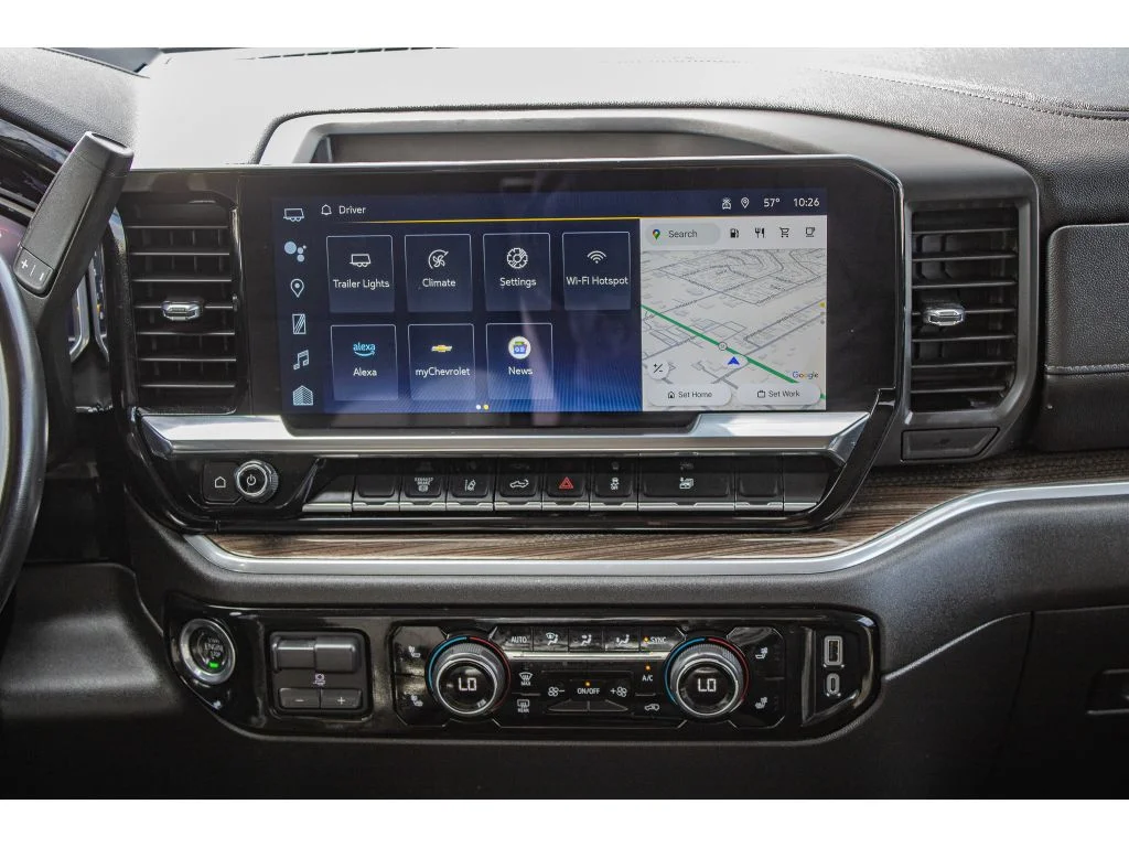 Used 2025 SUMMIT WHITE Chevrolet LT image 21