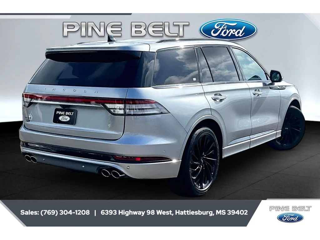 Used 2023 Silver Radiance Metallic Clearcoat Lincoln Reserve image 11