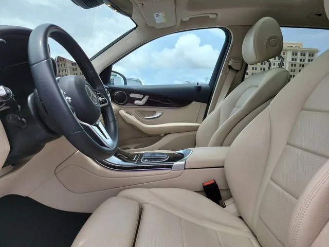 Used 2022 Silver Mercedes-Benz GLC 300 image 23