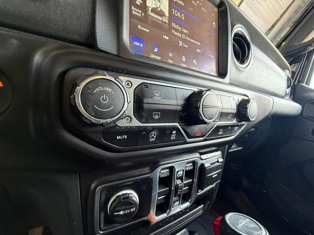 Used 2022 Black Jeep Overland image 23