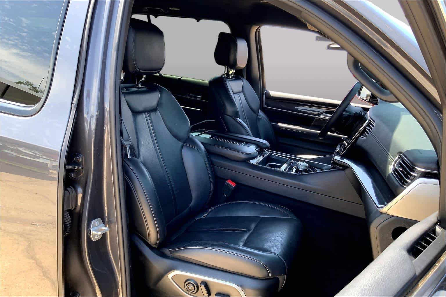 Used 2022 Baltic Gray Metallic Clearcoat Jeep Series I image 9