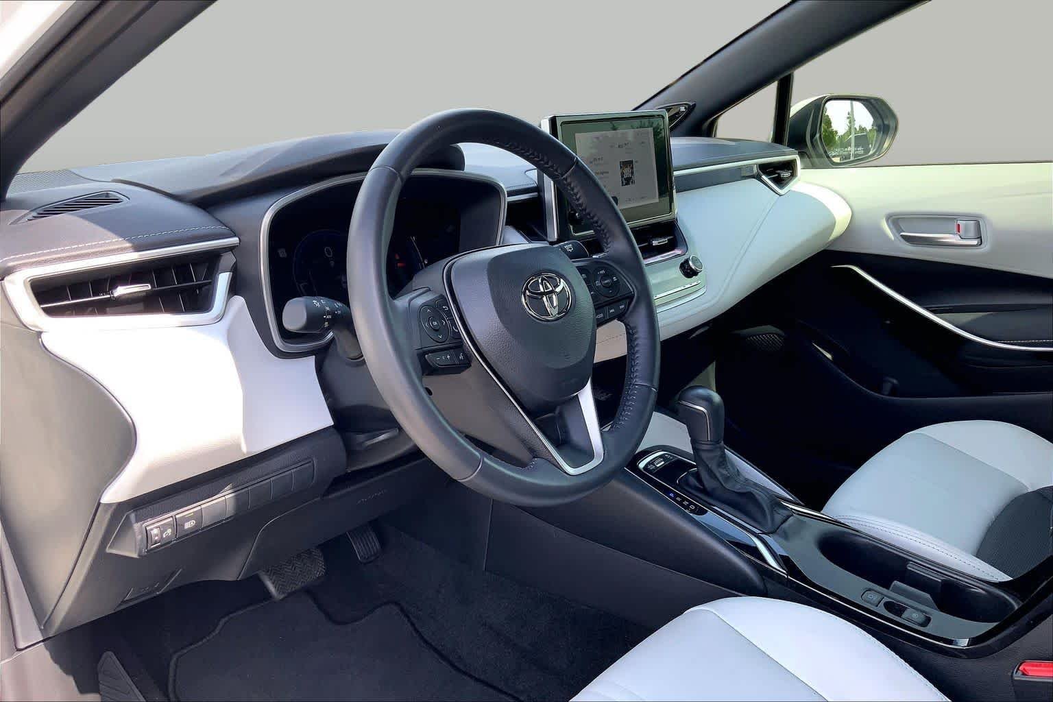 Used 2024 Wind Chill Pearl Toyota XSE image 17