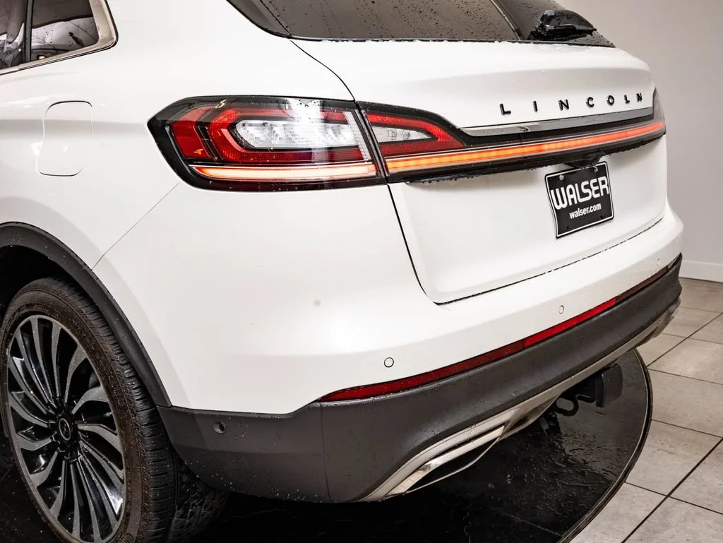 Used 2023 Pristine White Metallic Tri-Coat Lincoln Black Label image 18