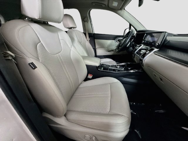 Used 2023 Snow White Pearl Kia SX Prestige image 25