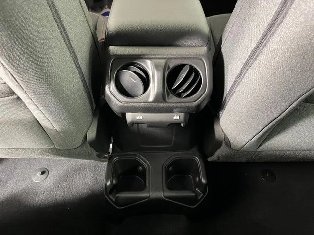Used 2026 White/off-white Jeep Sport S image 40