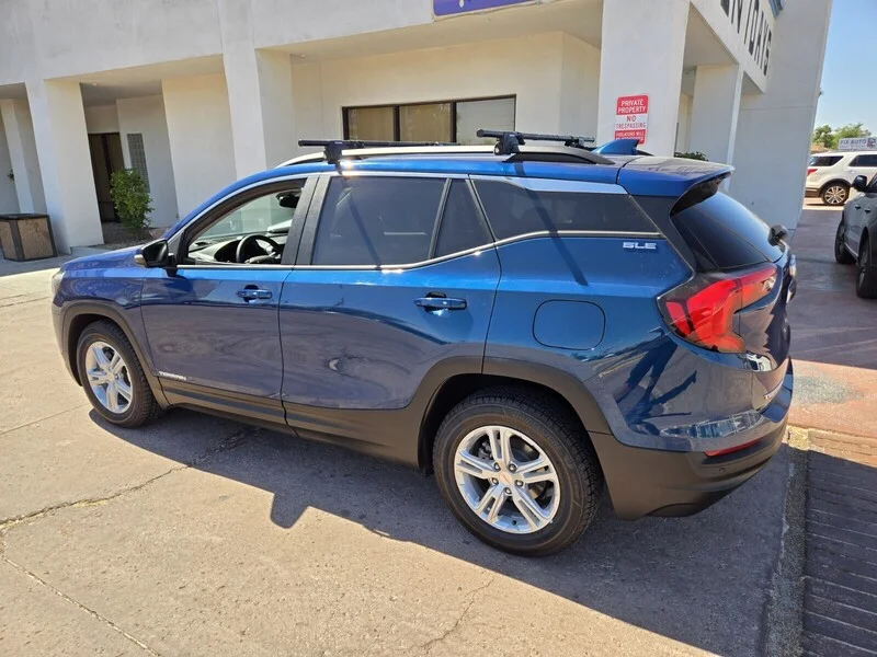Used 2021 Blue Emerald Metallic GMC SLE image 3