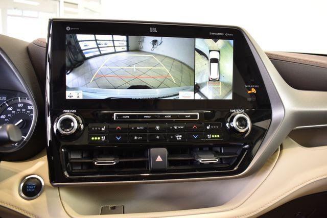 Certified Used 2020 BLIZZARD PEARL Toyota  image 25