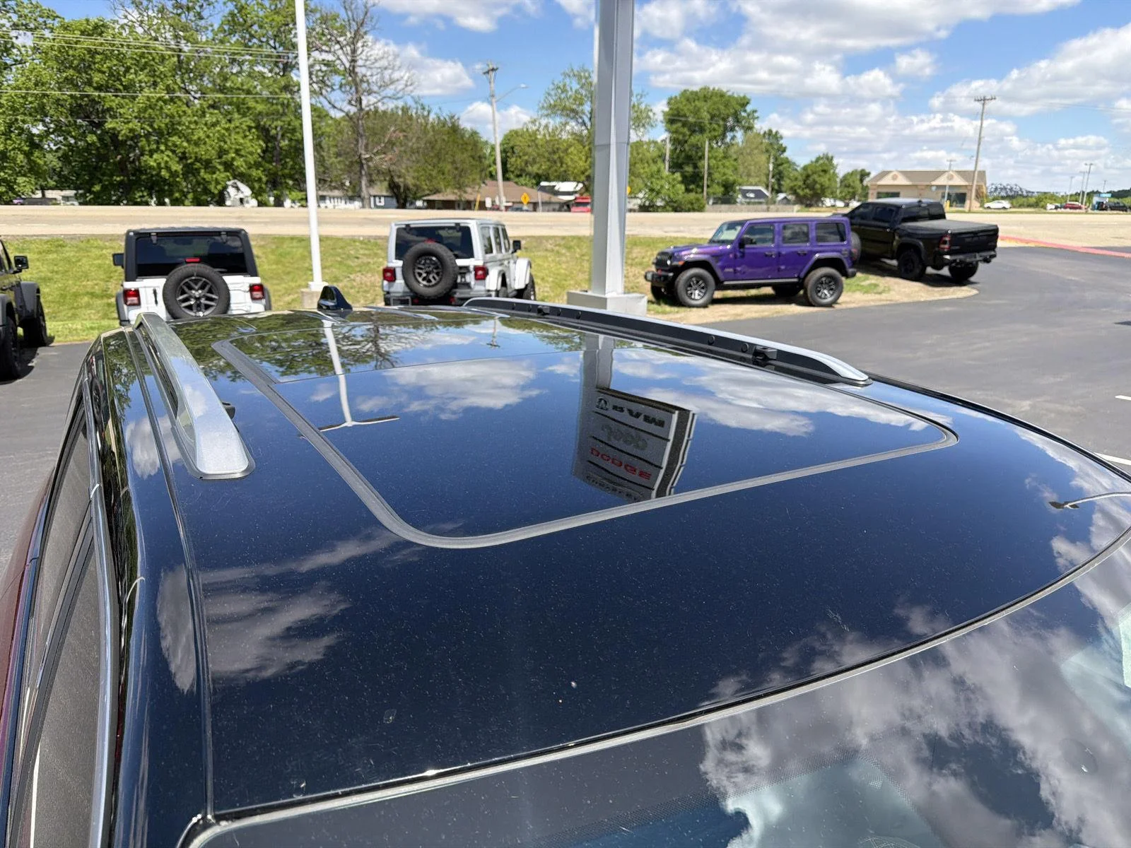 Used 2023 Velvet Red Pearlcoat Jeep Summit image 6
