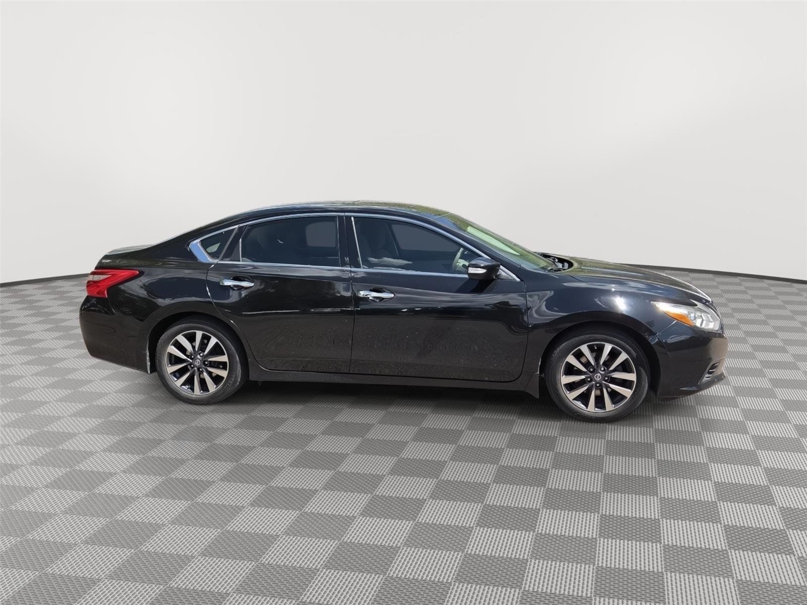 Used 2017 Super Black Nissan 2.5 SV image 15