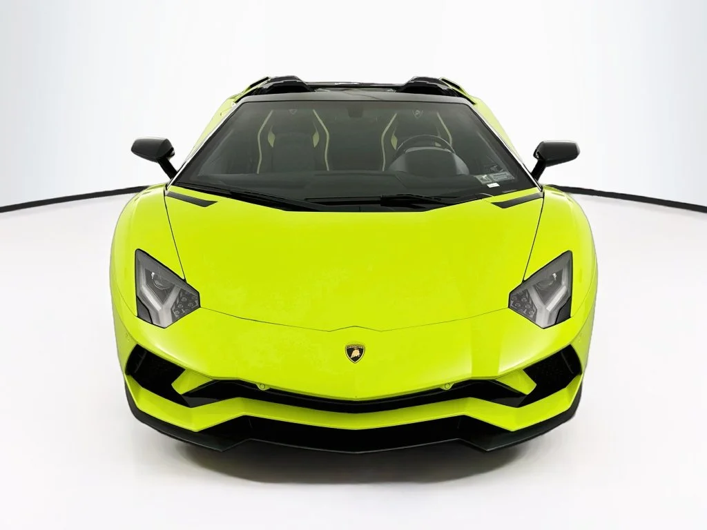 Used 2019  Lamborghini Base image 2