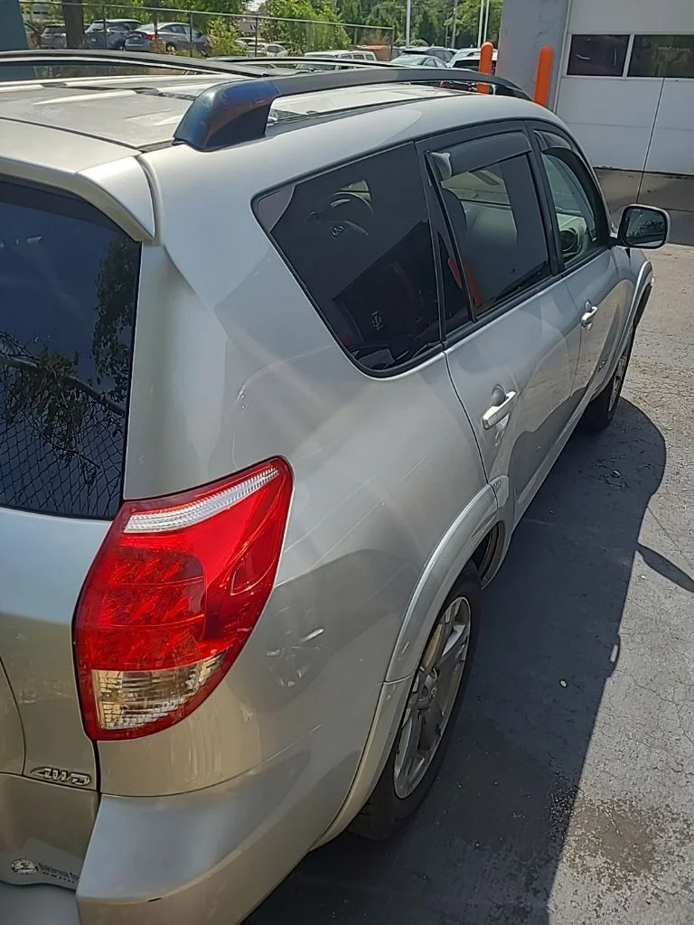 Used 2008 Silver Toyota Sport image 3