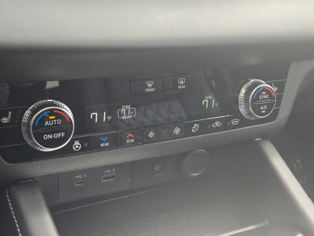 2025 Mitsubishi Outlander Plug-in Hybrid SEL - Photo 25