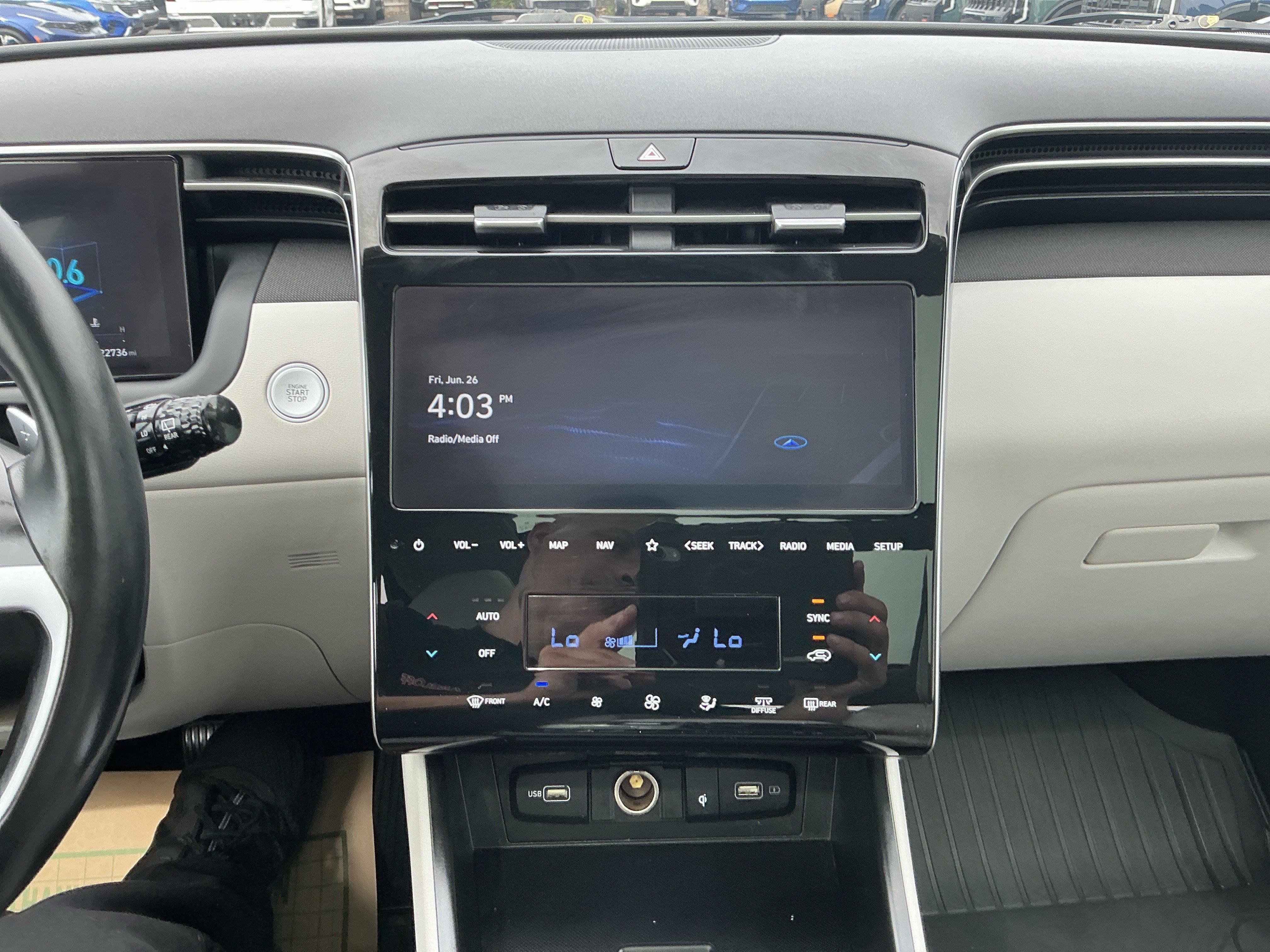 Used 2022 Quartz White Hyundai Limited image 21
