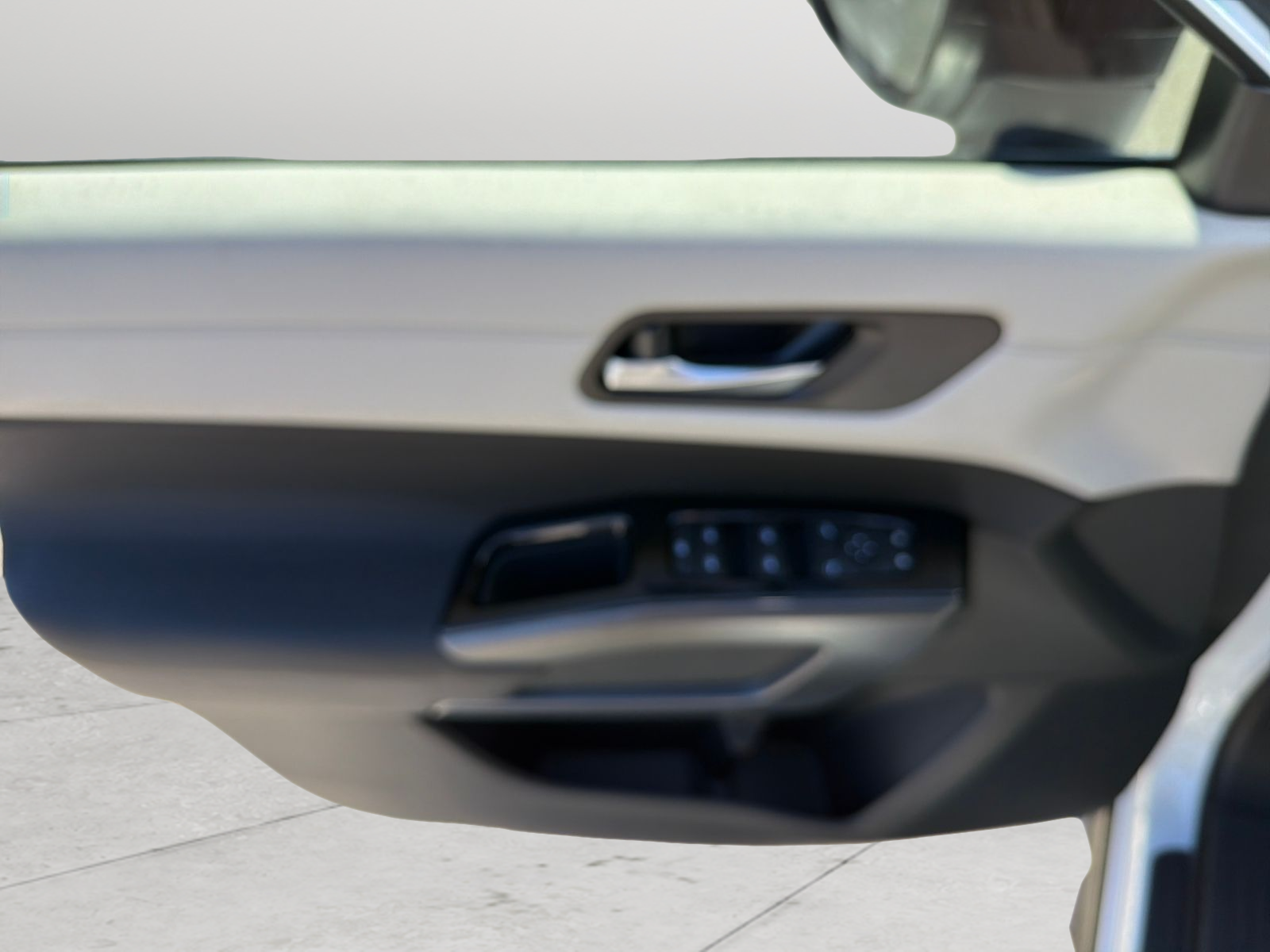 New 2026 White Nissan SL image 17