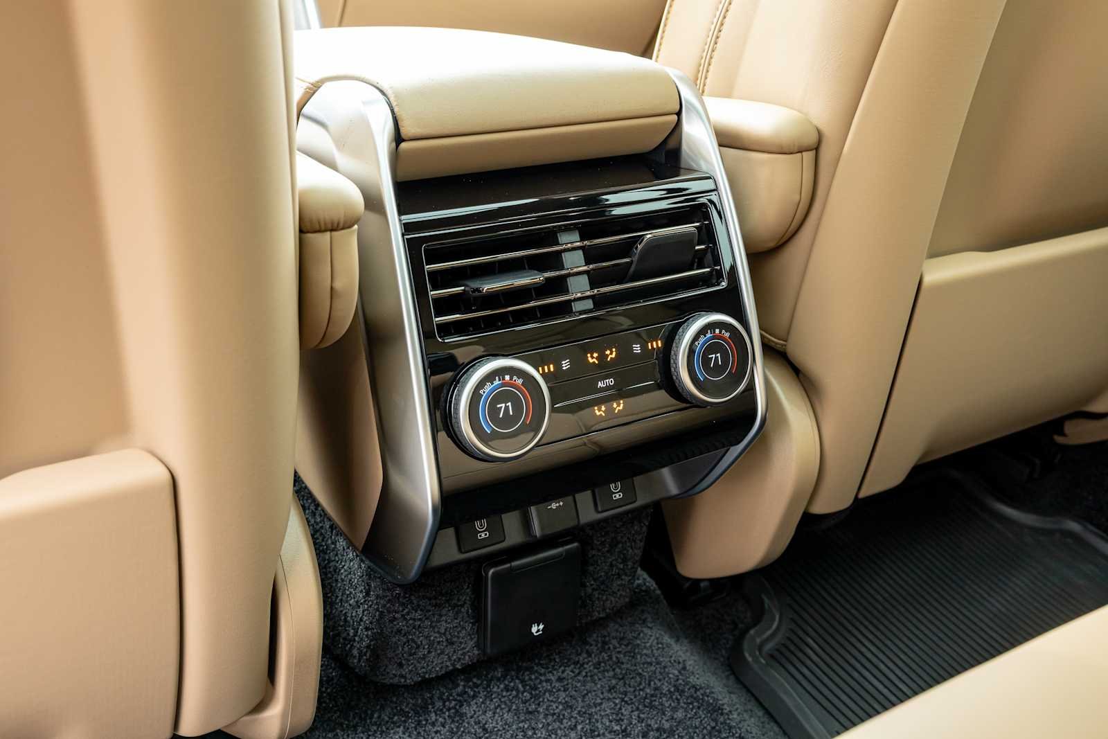 New 2027 Santorini Black Land Rover SE image 31